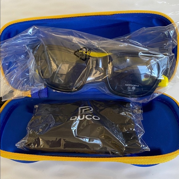 Black kids Sunglasses with Blue and Yellow Car Case NWOT - Picture 5 of 5